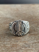 Load image into Gallery viewer, Medium size 6.5 bonfire symbol shield ring
