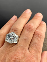 Load image into Gallery viewer, Medium size 7 eye sacred symbol shield ring