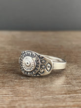 Load image into Gallery viewer, Open eye ring size 9