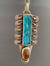 Load image into Gallery viewer, Apatite and Montana agate medallion