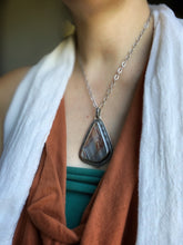 Load image into Gallery viewer, Zebra hichoryite medallion
