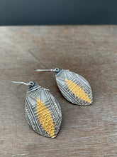 Load image into Gallery viewer, Keum Boo Triangle Pattern Earrings