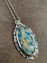 Load image into Gallery viewer, Feather ridge plume agate doublet pendant