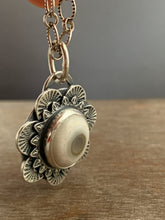 Load image into Gallery viewer, Eye agate medallion