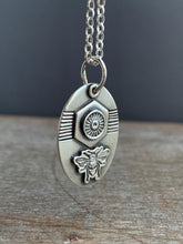 Load image into Gallery viewer, Bee Medium Oval Charm