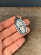Load image into Gallery viewer, Sacred heart pendant