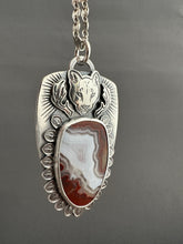 Load image into Gallery viewer, Mountain lion and tee pee agate medallion