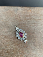Load image into Gallery viewer, Pink Sapphire Set in 22k Gold