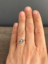 Load image into Gallery viewer, Feather ring