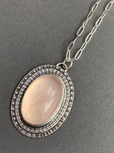 Load image into Gallery viewer, rose quartz pendant