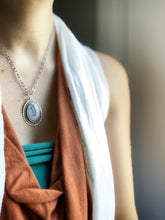 Load image into Gallery viewer, Crazy lace agate medallion