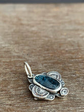 Load image into Gallery viewer, Moss kyanite charm