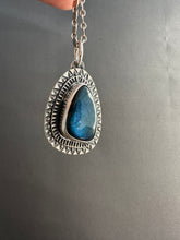 Load image into Gallery viewer, Labradorite pendant