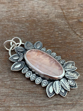 Load image into Gallery viewer, Rose quartz pendant