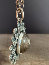 Load image into Gallery viewer, Included quartz medallion