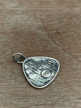 Load image into Gallery viewer, 24k Keum Boo Lion Silhouette On a Stamped Background