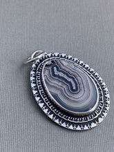 Load image into Gallery viewer, Crazy lace agate medallion