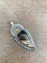 Load image into Gallery viewer, Montana agate Sacred Heart pendant