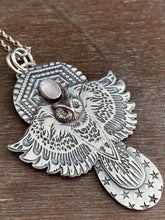Load image into Gallery viewer, Faceted Moonstone owl