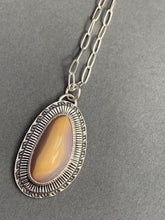 Load image into Gallery viewer, Coyamito agate pendant