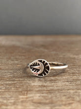 Load image into Gallery viewer, Feather ring