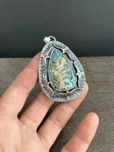 Load image into Gallery viewer, Birds and cloud pendant