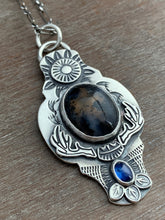 Load image into Gallery viewer, Dendritic quartz with kyanite