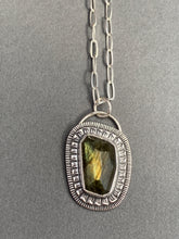 Load image into Gallery viewer, Labradorite pendant