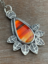 Load image into Gallery viewer, Agate with sunset colors pendant