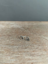 Load image into Gallery viewer, Tiny hearts stud earrings