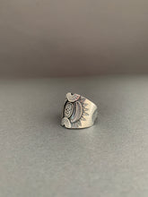 Load image into Gallery viewer, Medium Size 7.5 twin moon shield ring