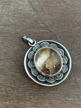 Load image into Gallery viewer, Included quartz double sided medallion