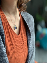 Load image into Gallery viewer, Tanzanite and gold pendant