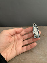 Load image into Gallery viewer, Feather shrine