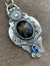 Load image into Gallery viewer, Dendritic quartz with kyanite