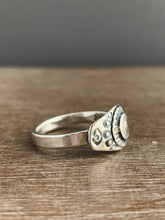 Load image into Gallery viewer, Open eye ring size 9