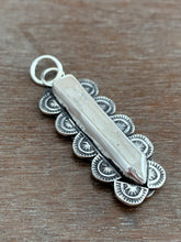 Load image into Gallery viewer, Quartz crystal pendant