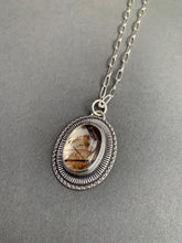 Load image into Gallery viewer, Included quartz