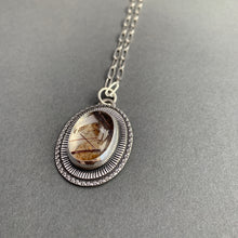Load image into Gallery viewer, Included quartz