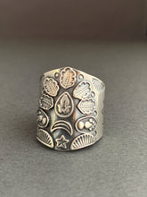 Load image into Gallery viewer, Large size 8 moon and leaves shield ring