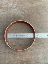 Load image into Gallery viewer, Wide patterned copper bangle