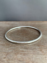 Load image into Gallery viewer, Sterling silver plain 8ga bangle