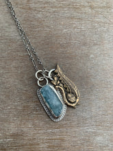 Load image into Gallery viewer, Green kyanite with bird charm set