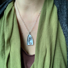 Load image into Gallery viewer, Beach gatherer