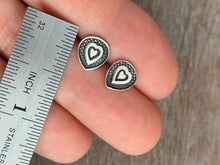 Load image into Gallery viewer, Concentric hearts stud earrings