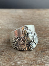 Load image into Gallery viewer, Large size 10 winged sacred symbol shield ring