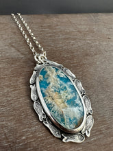 Load image into Gallery viewer, Feather ridge plume agate doublet pendant