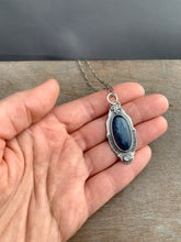 Load image into Gallery viewer, Blue kyanite pendent