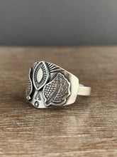 Load image into Gallery viewer, Winged eye ring size 8.5