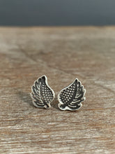 Load image into Gallery viewer, Wing stud earrings